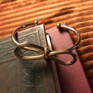 The Limited gold bow bracelet